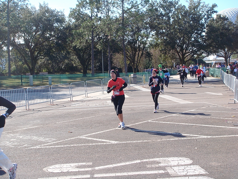 Florida [2010 Jan] 078.JPG - Scenes from the Disney World Marathon